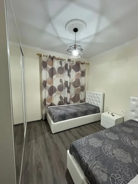 Tirane, jepet me qera apartament 2+1 Kati 4, 90 m² 450 € (Fresk)