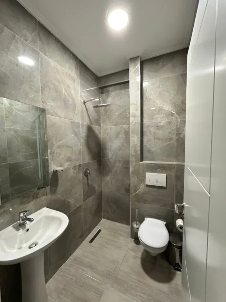 Tirane, jepet me qera apartament 2+1 Kati 4, 90 m² 450 € (Fresk)