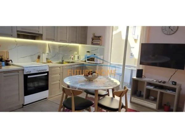 Tirane, jepet me qera 2+1 Kati 3, 80 m² 750 € (Mine Peza)