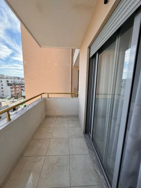 Durres, jepet me qera apartament 2+1+Ballkon Kati 5, 70 m² 400 € 