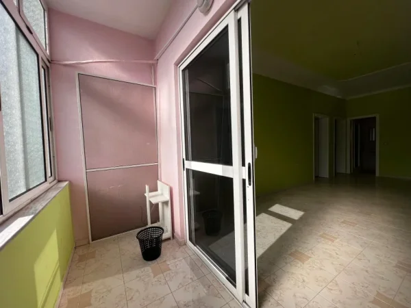 Tirane, jepet me qera apartament 3+1 Kati 3, 115 m² 600 € (21 Dhjetori)