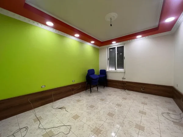 Tirane, jepet me qera apartament 3+1 Kati 3, 115 m² 600 € (21 Dhjetori)