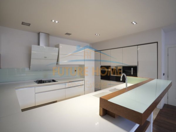 Tirane, shitet apartament duplex 4+1+Aneks+Ballkon Kati 9, 292 m² 280.000 € (UNAZE E RE)