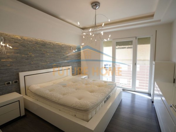 Tirane, shitet apartament duplex 4+1+Aneks+Ballkon Kati 9, 292 m² 280.000 € (UNAZE E RE)