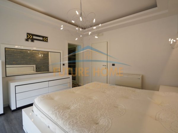 Tirane, shitet apartament duplex 4+1+Aneks+Ballkon Kati 9, 292 m² 280.000 € (UNAZE E RE)