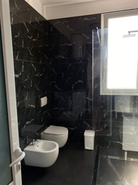 Tirane, Apartament 1+1 me qira Kati 5, 72 m² 520 € (Liceu Artistik)