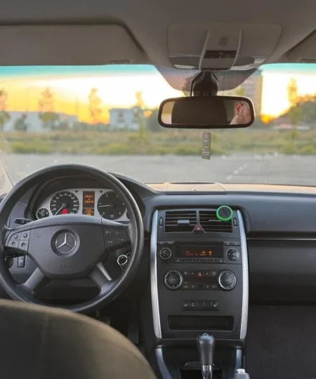 Tirane, japim me qera makine Audi/Mercedes Nafte, e zeze automatik Klima 20 €