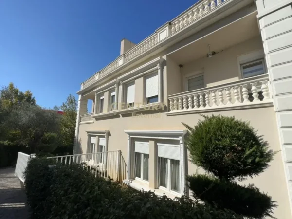 Tirane, shes Vile 3 Katshe Kati 4, 286 m² 950.000 € (White House, TEG)