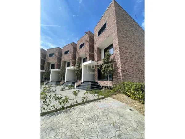 Tirane, shes Vile 3 Katshe Kati 3, 703 m² (Mjull Bathore)