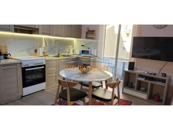 Tirane, jepet me qera apartament 2+1+Ballkon Kati 3, 80 m² 750 € (Mine Peza)