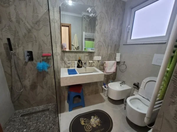 Tirane, shes apartament 3+1+Aneks+Ballkon Kati 7, 180 m² 260.000 € (ATSH)