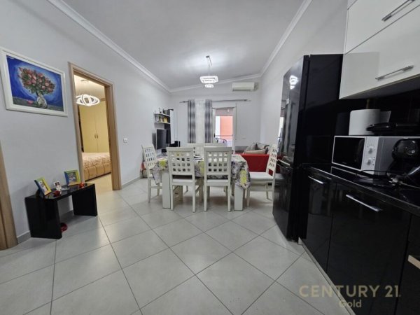 Tirane, shes apartament 2+1+Aneks+Ballkon Kati 5, 88 m² 160.000 € (Rruga Peti)