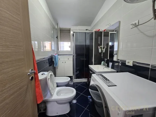 Tirane, shes apartament 2+1+Aneks+Ballkon Kati 5, 88 m² 160.000 € (Rruga Peti)