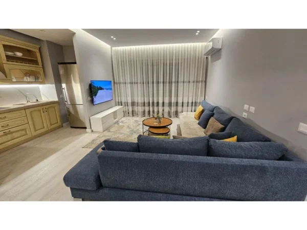 Tirane, shes apartament 2+1+Aneks+Ballkon Kati 1, 112 m² 270.000 € (Rruga e Barrikadave)