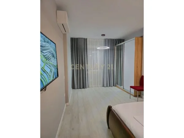 Tirane, shes apartament 2+1+Aneks+Ballkon Kati 1, 112 m² 270.000 € (Rruga e Barrikadave)