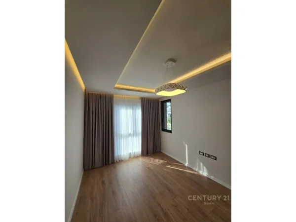 Tirane, shes apartament 1+1+Aneks+Ballkon Kati 3, 78 m² 215.680 € (Kopshti Zoologjik)