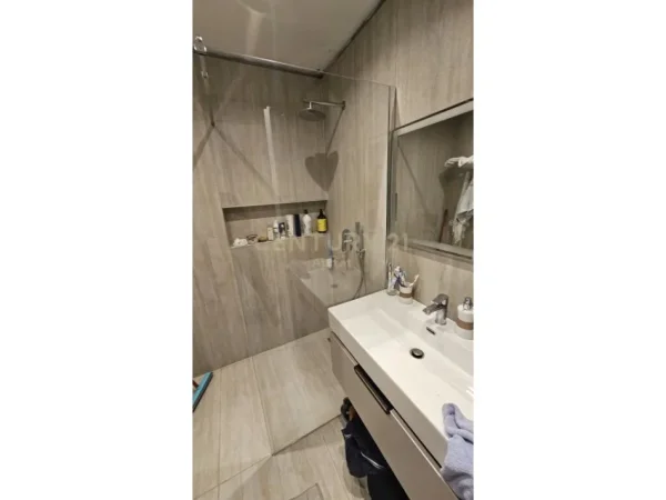 Tirane, shes Vile 3 Katshe Kati 3, 330 m² 450.000 € (Ali Dem)