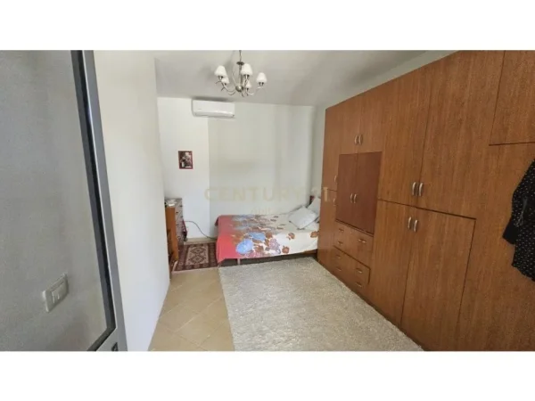 Tirane, shes Vile 3 Katshe Kati 3, 330 m² 450.000 € (Ali Dem)