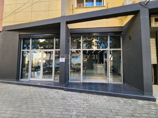 Tirane, shes bar-kafe Kati 0, 121 m² 363.000 € (ISH PARKU)