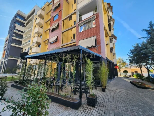 Tirane, shes bar-kafe Kati 0, 121 m² 363.000 € (ISH PARKU)