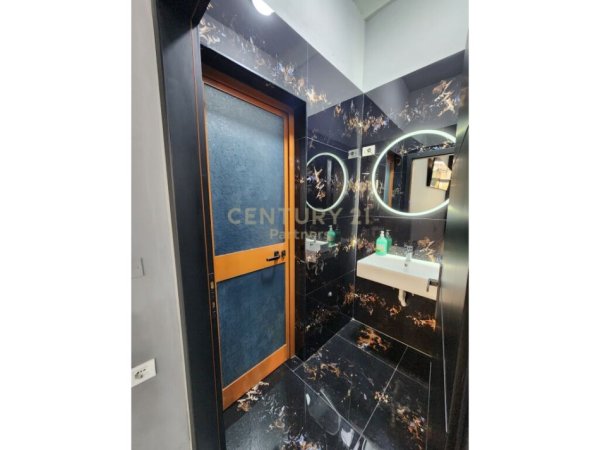Tirane, shes bar-kafe Kati 0, 121 m² 363.000 € (ISH PARKU)
