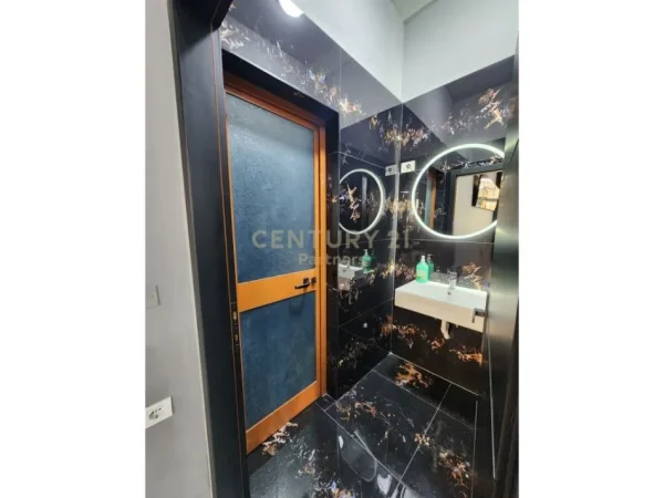 Tirane, shes bar-kafe Kati 0, 121 m² 363.000 € (ISH PARKU)