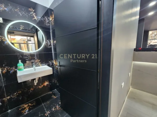 Tirane, shes bar-kafe Kati 0, 121 m² 363.000 € (ISH PARKU)