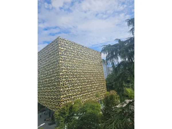 Tirane, shes ambjent biznesi Kati 3, 332 m² (Blloku)