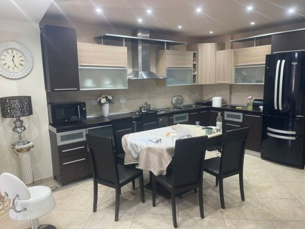 Tirane, jepet me qera apartament 2+1+Aneks+Ballkon Kati 3, 118 m² 800 € (ATSH)