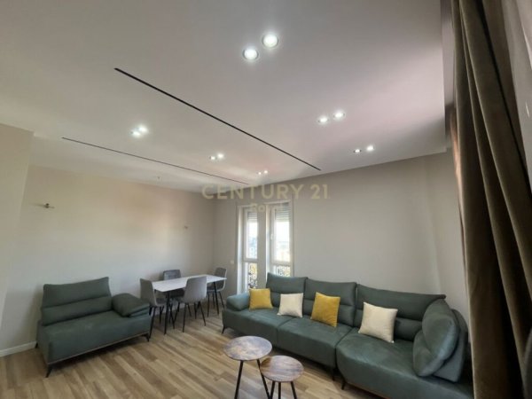 Tirane, jepet me qera apartament 2+1+Aneks+Ballkon Kati 7, 100 m² 700 € (QSUT)