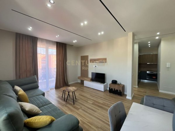 Tirane, jepet me qera apartament 2+1+Aneks+Ballkon Kati 7, 100 m² 700 € (QSUT)
