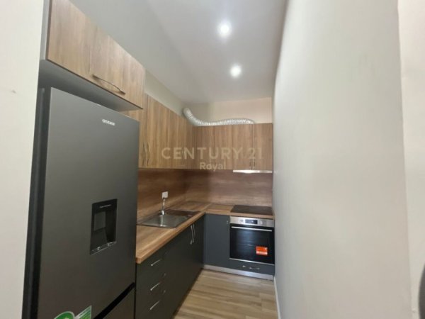 Tirane, jepet me qera apartament 2+1+Aneks+Ballkon Kati 7, 100 m² 700 € (QSUT)