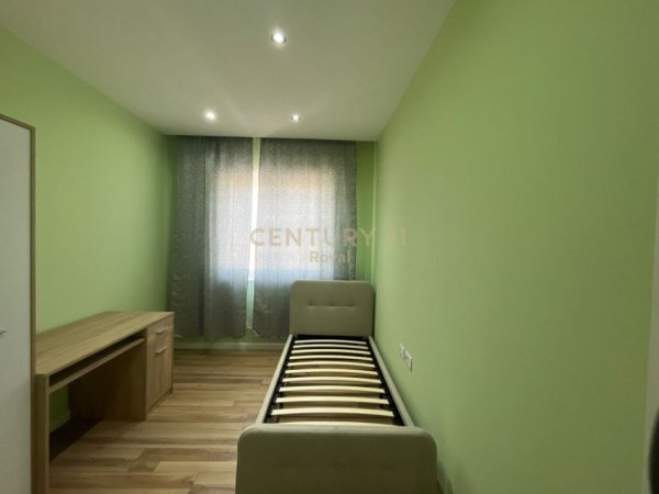Tirane, jepet me qera apartament 2+1+Aneks+Ballkon Kati 7, 100 m² 700 € (QSUT)
