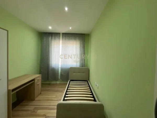 Tirane, jepet me qera apartament 2+1+Aneks+Ballkon Kati 7, 100 m² 700 € (QSUT)
