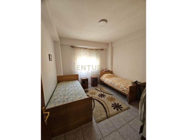 Tirane, jepet me qera apartament 3+1+Aneks+Ballkon Kati 8, 144 m² 900 € (Rruga Fortuzi)