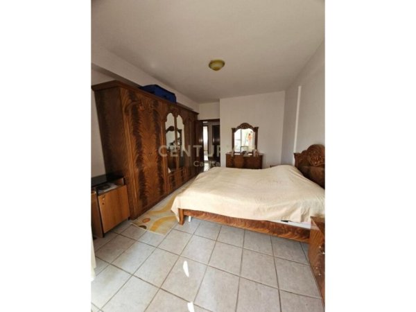Tirane, jepet me qera apartament 3+1+Aneks+Ballkon Kati 8, 144 m² 900 € (Rruga Fortuzi)