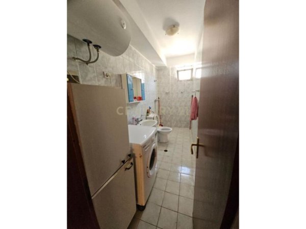 Tirane, jepet me qera apartament 3+1+Aneks+Ballkon Kati 8, 144 m² 900 € (Rruga Fortuzi)