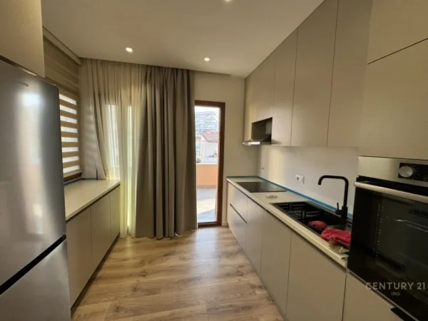 Tirane, jepet me qera apartament 2+1+Aneks+Ballkon Kati 2, 93 m² 1.000 € (Vilat selite)