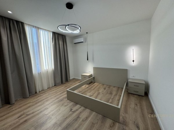 Tirane, jepet me qera apartament 2+1+Aneks+Ballkon Kati 2, 93 m² 1.000 € (Vilat selite)