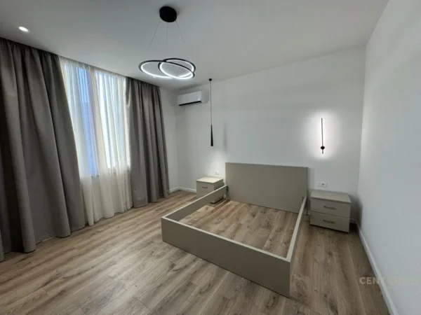 Tirane, jepet me qera apartament 2+1+Aneks+Ballkon Kati 2, 93 m² 1.000 € (Vilat selite)
