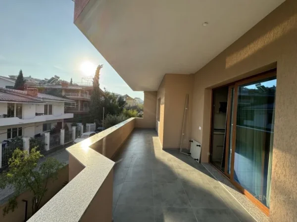 Tirane, jepet me qera apartament 2+1+Aneks+Ballkon Kati 2, 93 m² 1.000 € (Vilat selite)