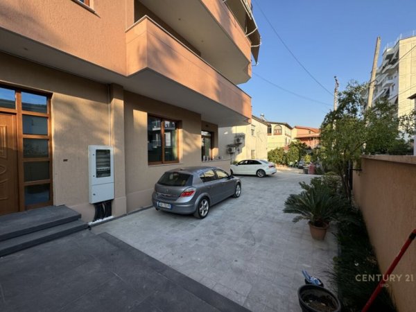 Tirane, jepet me qera apartament 2+1+Aneks+Ballkon Kati 2, 93 m² 1.000 € (Vilat selite)