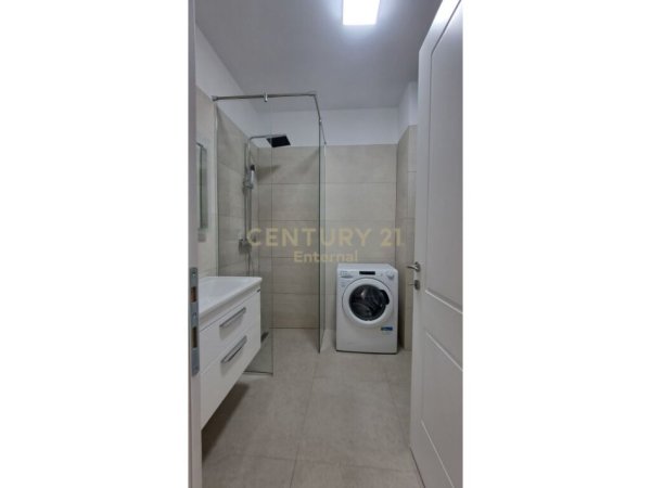 Tirane, jepet me qera apartament 1+1+Aneks+Ballkon Kati 3, 70 m² 1.000 € (Lake View)