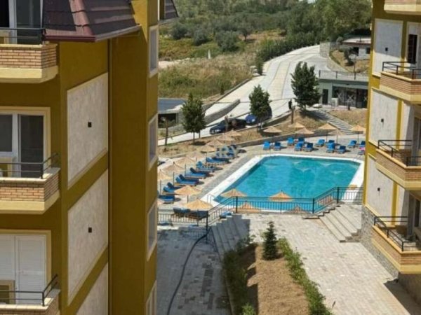 Tirane, jepet me qera apartament 3+1+Aneks+Ballkon Kati 2, 145 m² 1.100 € (LAKE LAND RESIDENCE, FARKE)