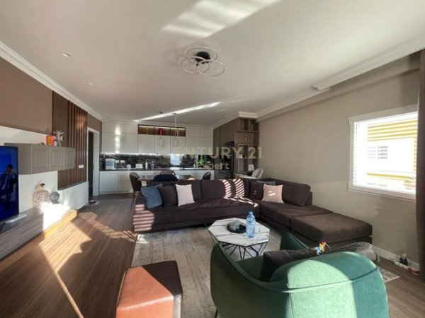 Tirane, jepet me qera apartament 3+1+Aneks+Ballkon Kati 2, 145 m² 1.100 € (LAKE LAND RESIDENCE, FARKE)