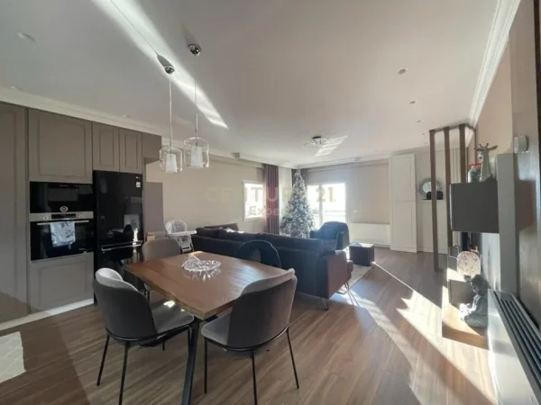 Tirane, jepet me qera apartament 3+1+Aneks+Ballkon Kati 2, 145 m² 1.100 € (LAKE LAND RESIDENCE, FARKE)