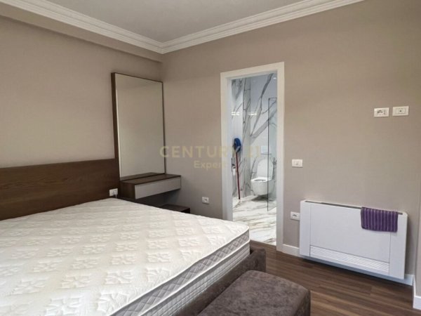 Tirane, jepet me qera apartament 3+1+Aneks+Ballkon Kati 2, 145 m² 1.100 € (LAKE LAND RESIDENCE, FARKE)