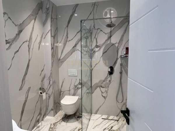 Tirane, jepet me qera apartament 3+1+Aneks+Ballkon Kati 2, 145 m² 1.100 € (LAKE LAND RESIDENCE, FARKE)
