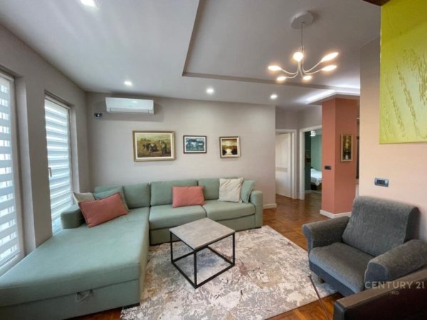 Tirane, jepet me qera apartament 2+1+Aneks+Ballkon Kati 5, 71 m² 800 € (Rruga e Kavajes)