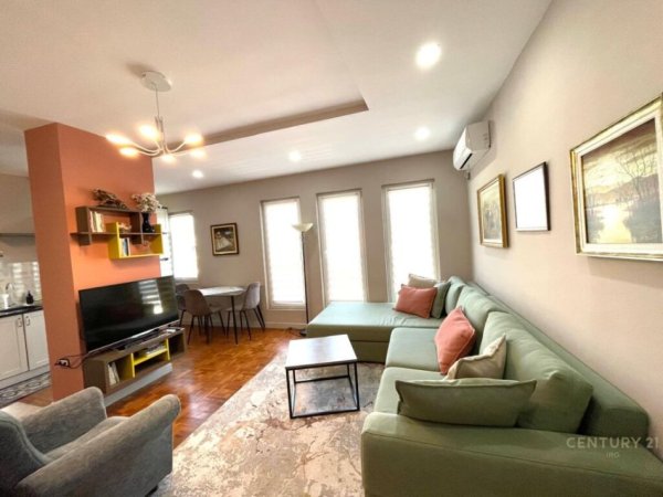 Tirane, jepet me qera apartament 2+1+Aneks+Ballkon Kati 5, 71 m² 800 € (Rruga e Kavajes)